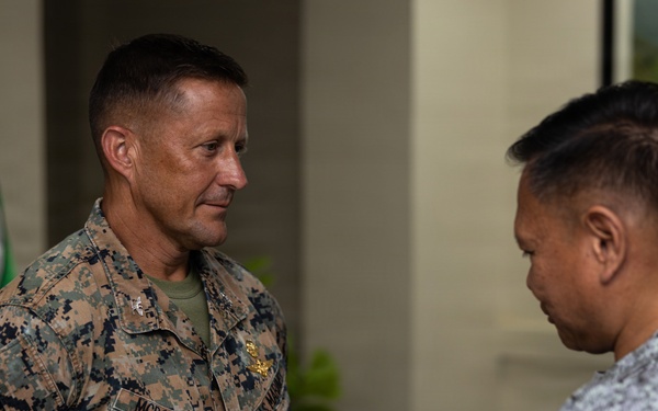 U.S. Marines with MRF-SEA Meet with NOLCOM Commanding General
