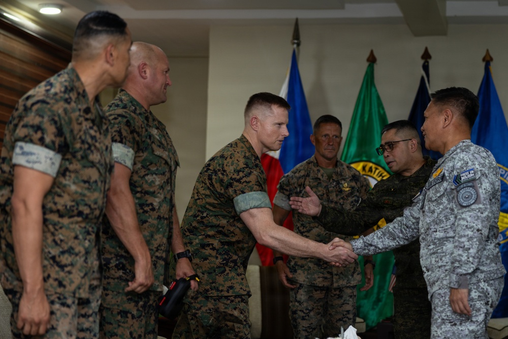 U.S. Marines with MRF-SEA Meet with NOLCOM Commanding General