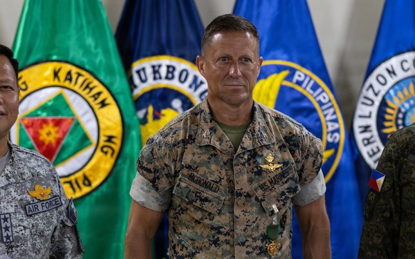 U.S. Marines with MRF-SEA Meet with NOLCOM Commanding General