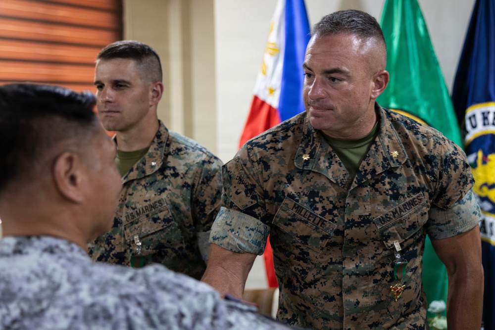 U.S. Marines with MRF-SEA Meet with NOLCOM Commanding General