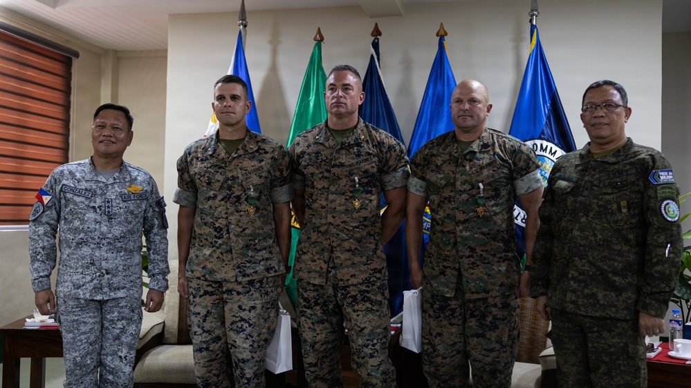 U.S. Marines with MRF-SEA Meet with NOLCOM Commanding General