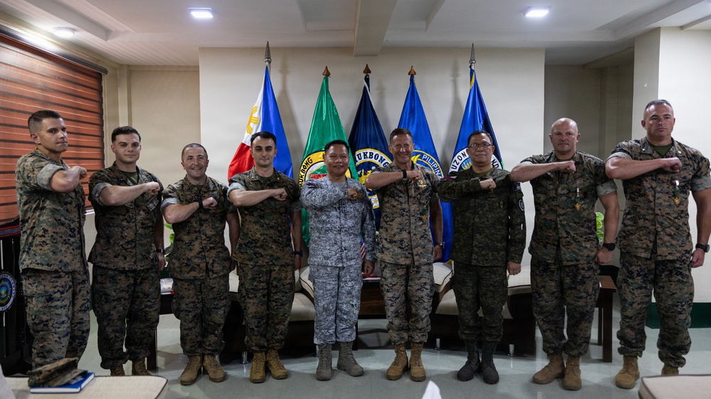 U.S. Marines with MRF-SEA Meet with NOLCOM Commanding General