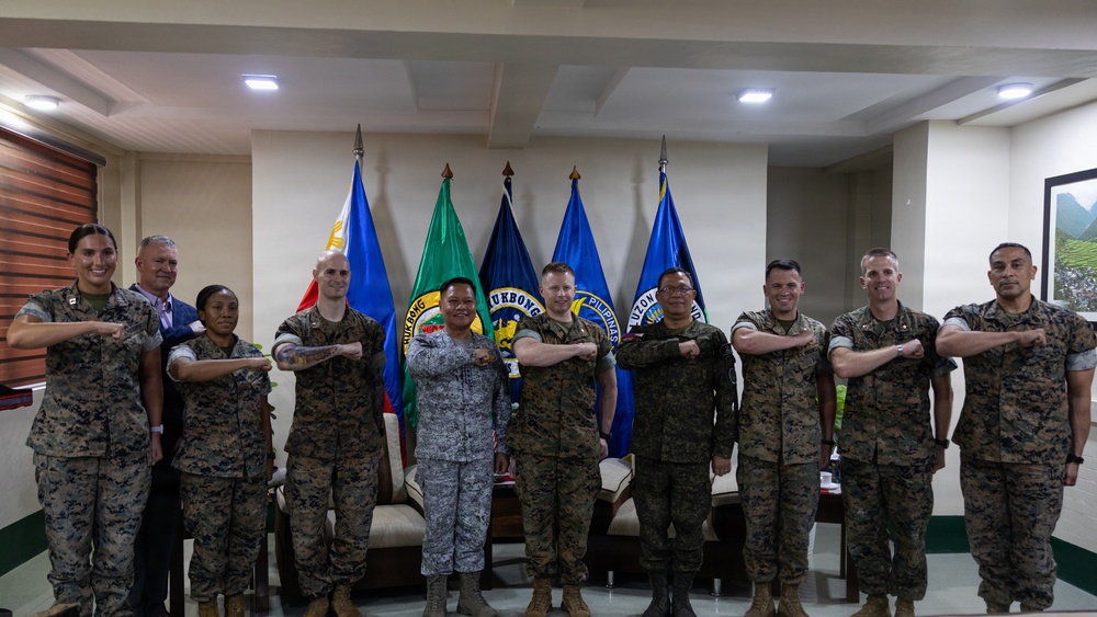 U.S. Marines with MRF-SEA Meet with NOLCOM Commanding General