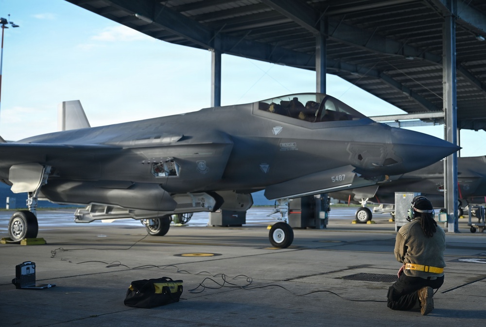 48 FW F-35s conduct daily operations