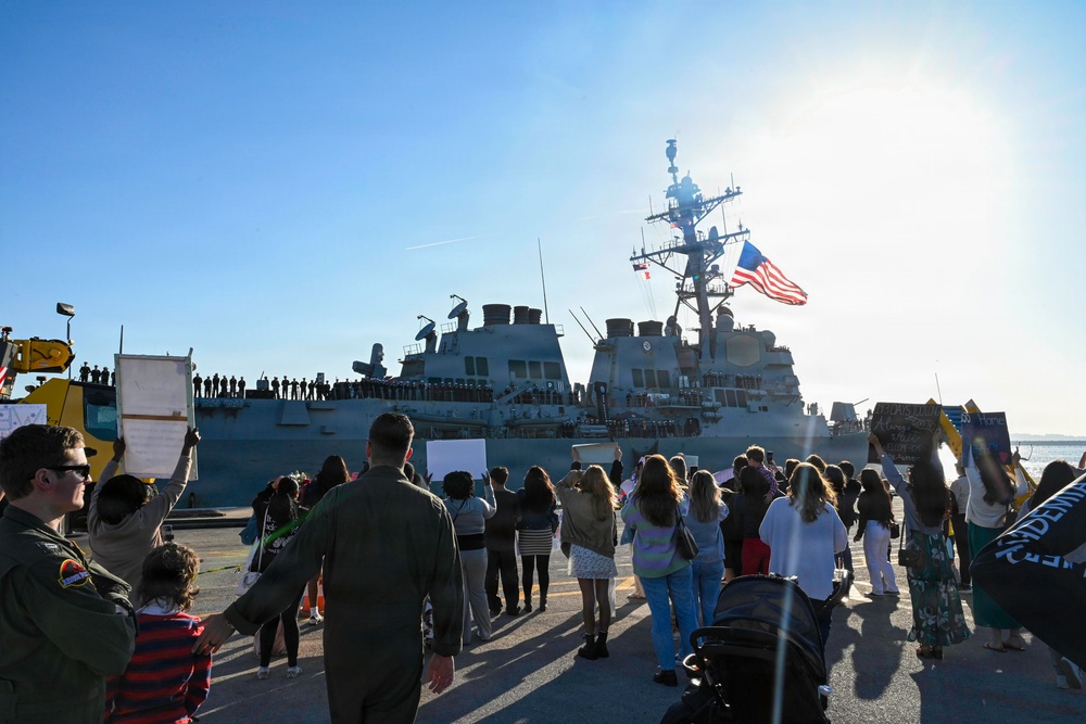 USS Roosevelt (DDG-80) Returns to Home Port NAVSTA Rota