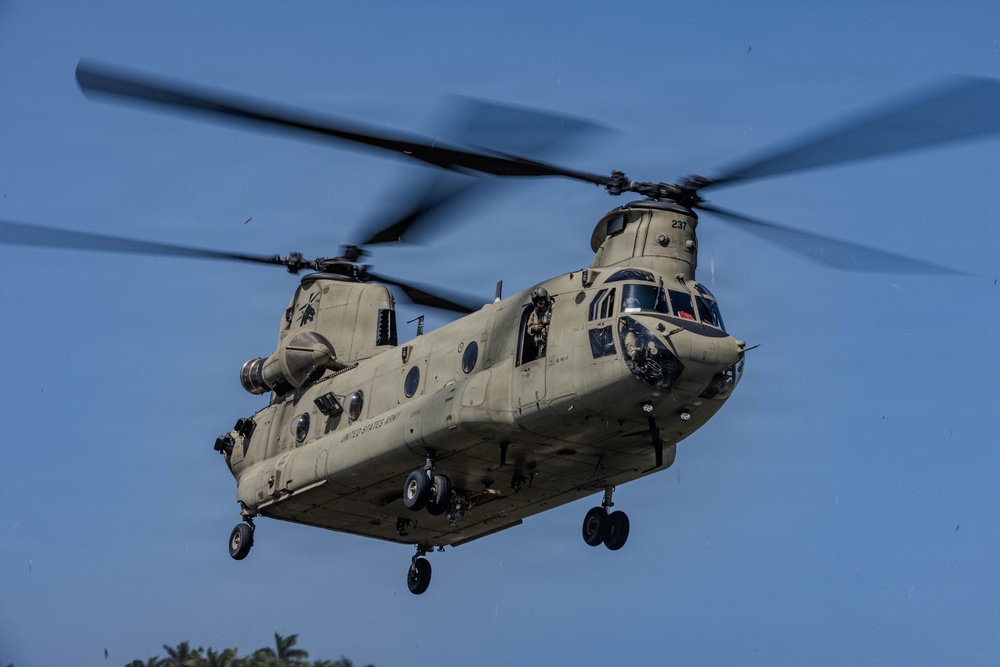 SOUTHCOM Commander visits Jungle Operations Training Course - Panama