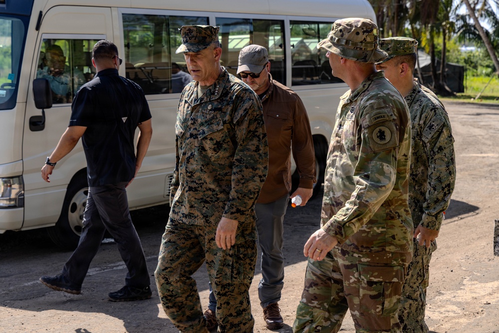 SOUTHCOM Commander visits Jungle Operations Training Course -  Panama