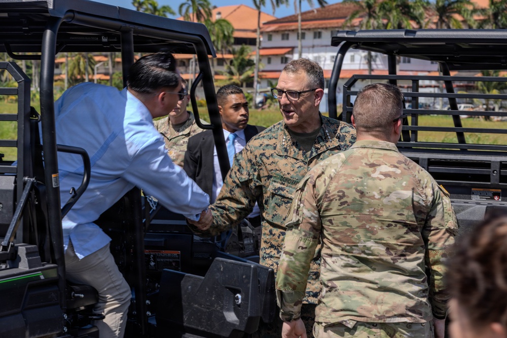 SOUTHCOM Commander visits Jungle Operations Training Course - Panama