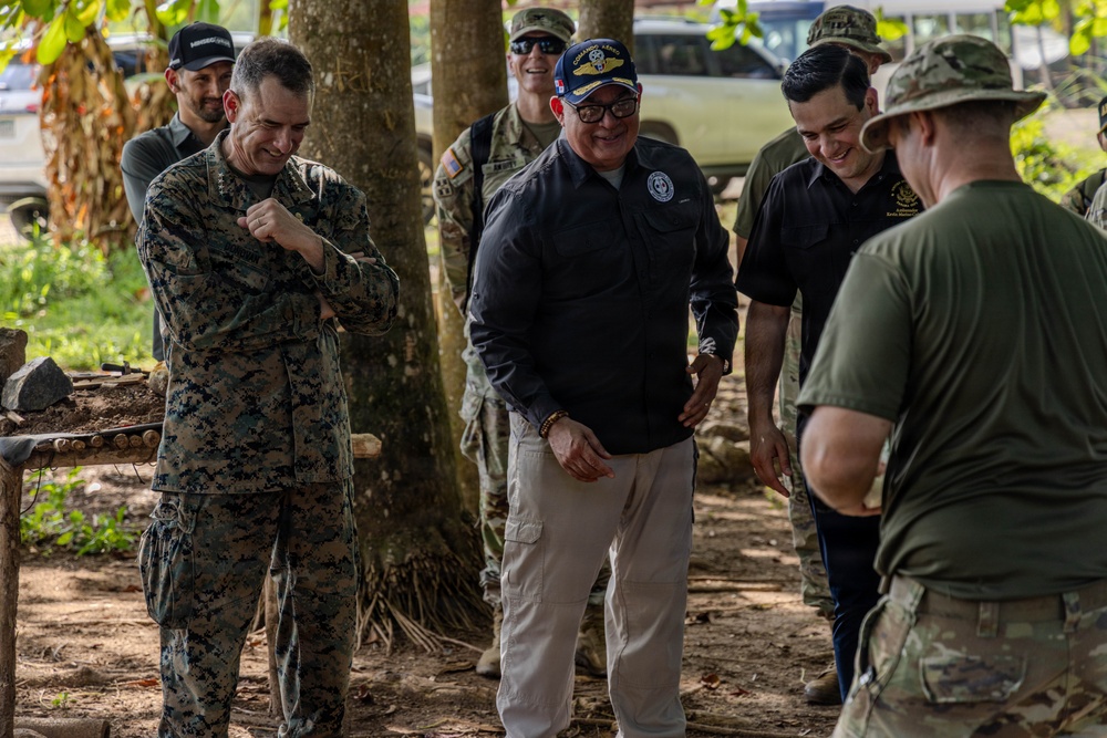 SOUTHCOM Commander visits Jungle Operations Training Course - Panama