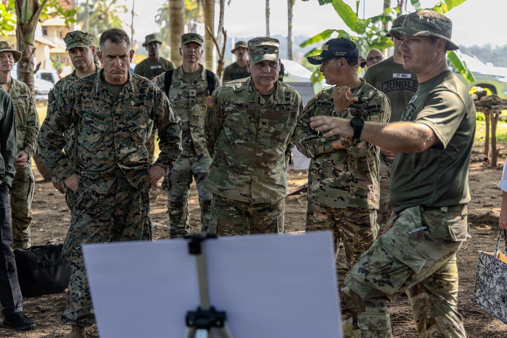 SOUTHCOM Commander visits Jungle Operations Training Course - Panama