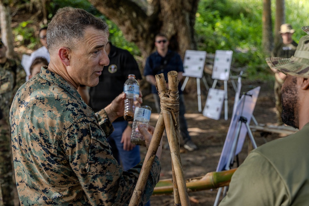 SOUTHCOM Commander visits Jungle Operations Training Course - Panama