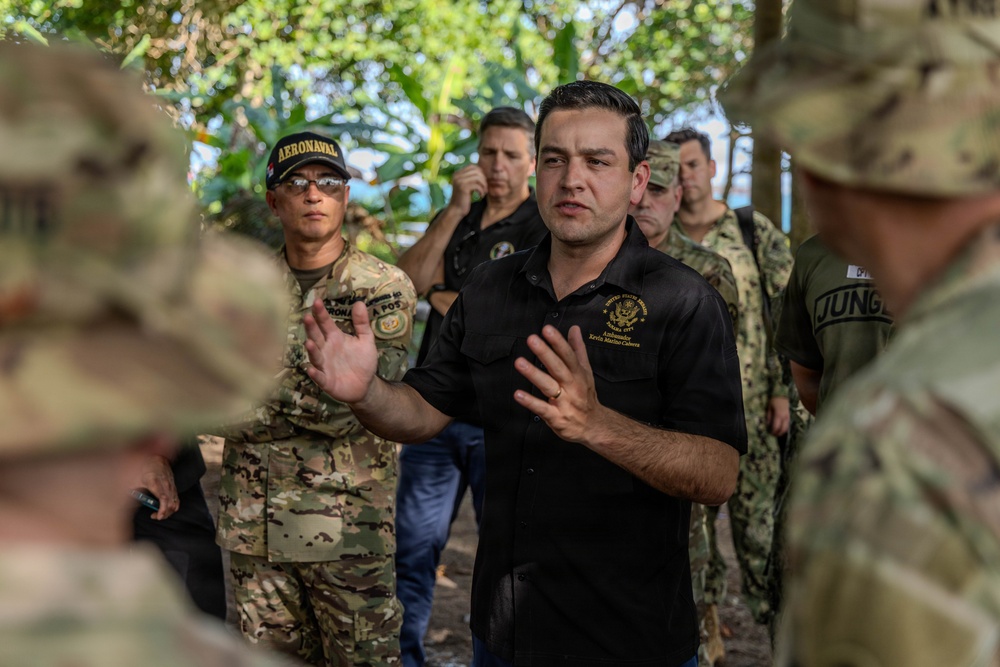 SOUTHCOM Commander visits Jungle Operations Training Course - Panama