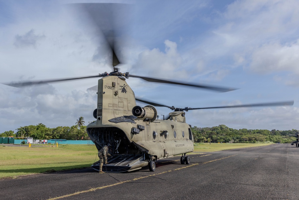 SOUTHCOM Commander visits Jungle Operations Training Course - Panama