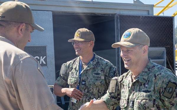 SUBPAC presents USS Greeneville with Battle Efficiency ‘E’ Award