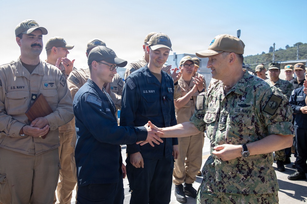 SUBPAC presents USS Greeneville with Battle Efficiency ‘E’ Award