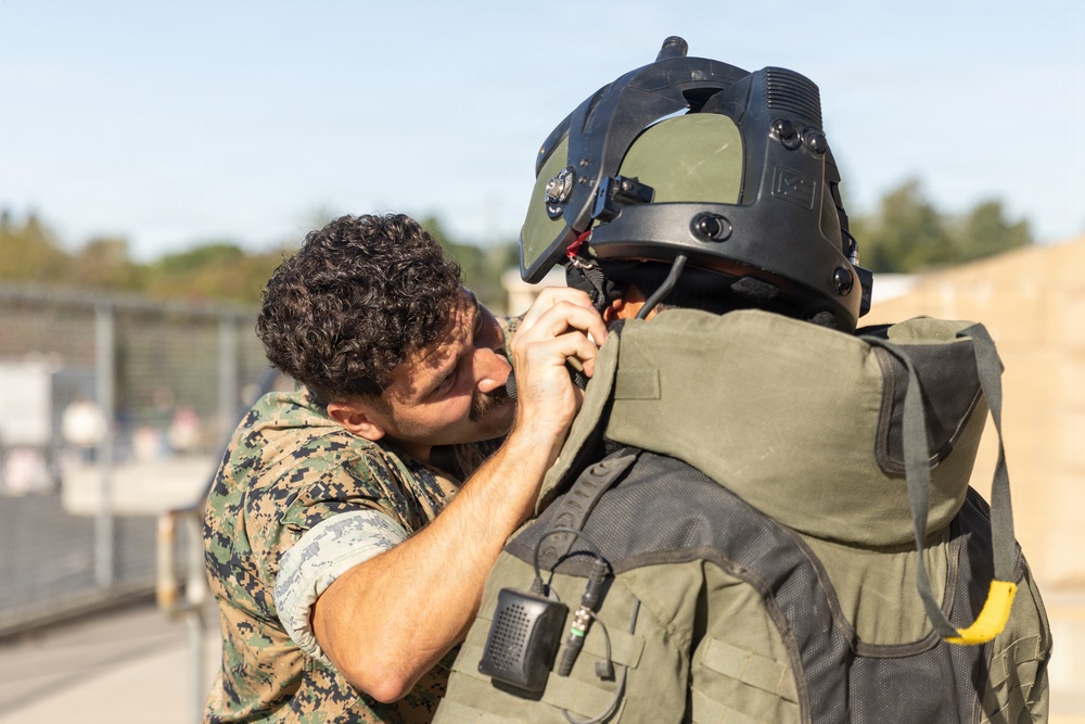 Marines with 7th ESB Participate in Middle School Career Day