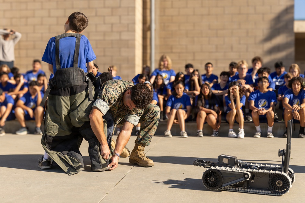 Marines with 7th ESB Participate in Middle School Career Day
