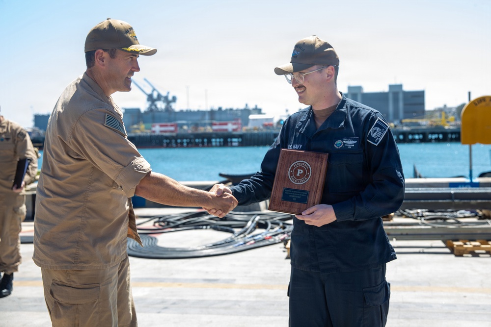 SUBPAC presents USS Greeneville with Battle Efficiency ‘E’ Award