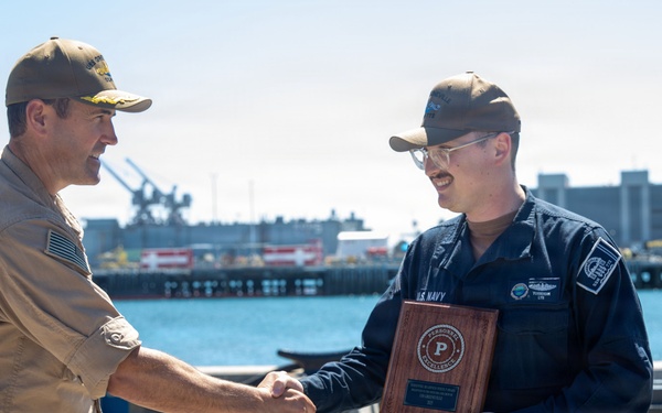 SUBPAC presents USS Greeneville with Battle Efficiency ‘E’ Award