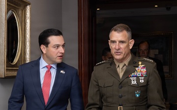 SOUTHCOM Commander meets with Panama government officials