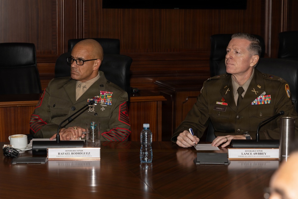 SOUTHCOM Commander meets with Panama government officials