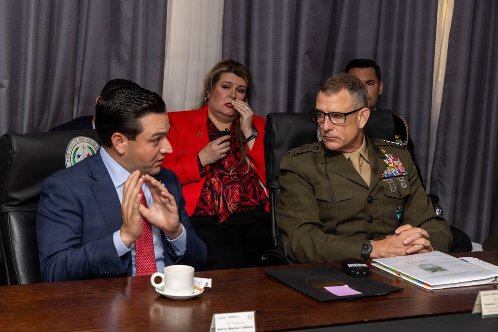 SOUTHCOM Commander meets with Panama government officials