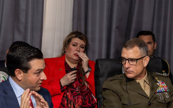 SOUTHCOM Commander meets with Panama government officials