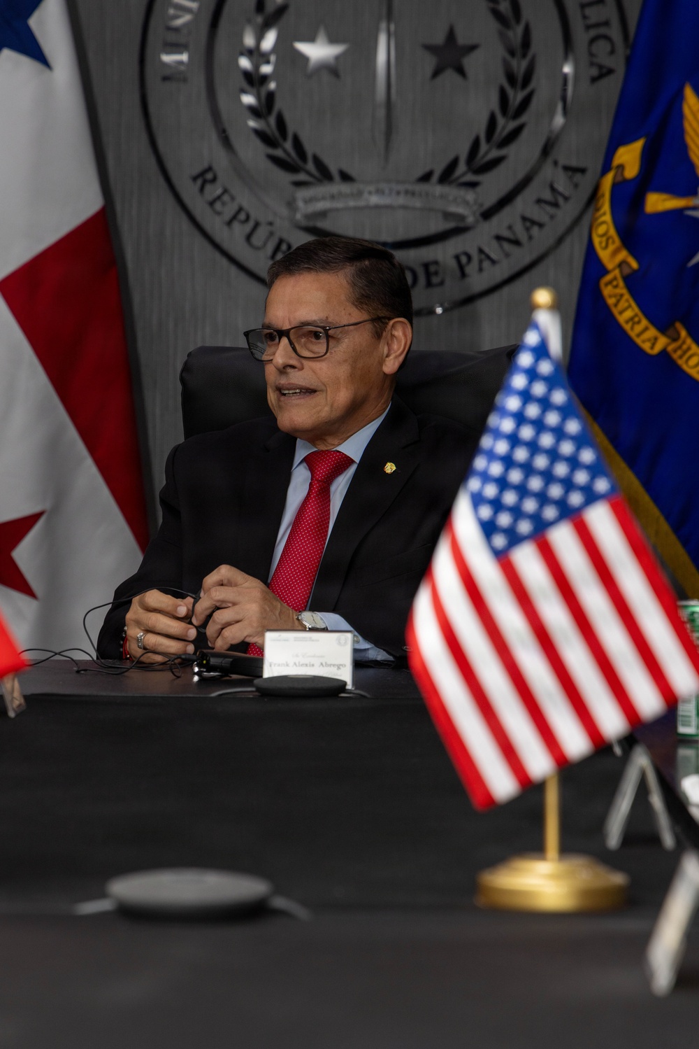 SOUTHCOM Commander meets with Panama government officials