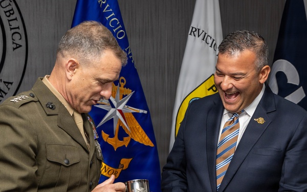 SOUTHCOM Commander meets with Panama government officials