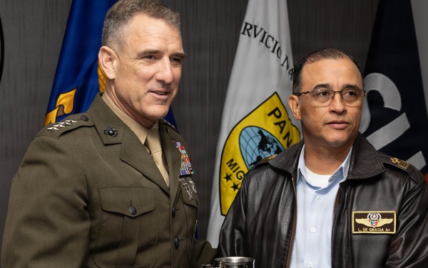SOUTHCOM Commander meets with Panama government officials