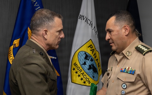 SOUTHCOM Commander meets with Panama government officials