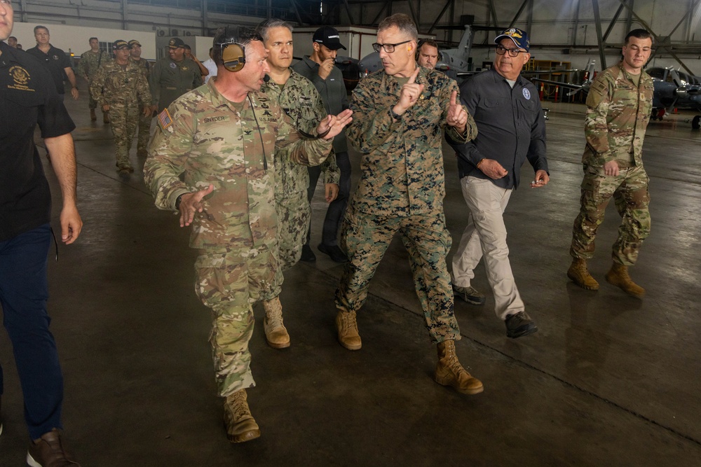 SOUTHCOM Commander meets with Panama government officials