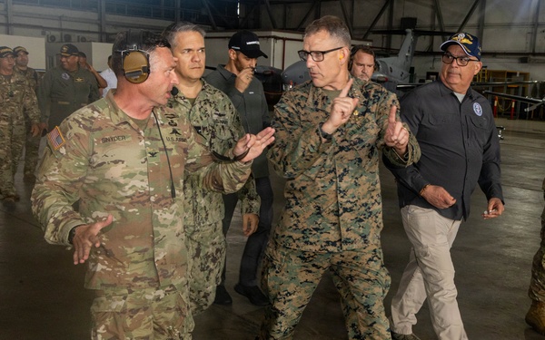 SOUTHCOM Commander meets with Panama government officials