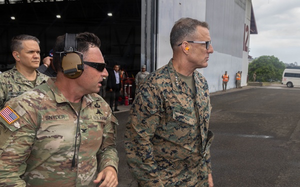 SOUTHCOM Commander meets with Panama government officials