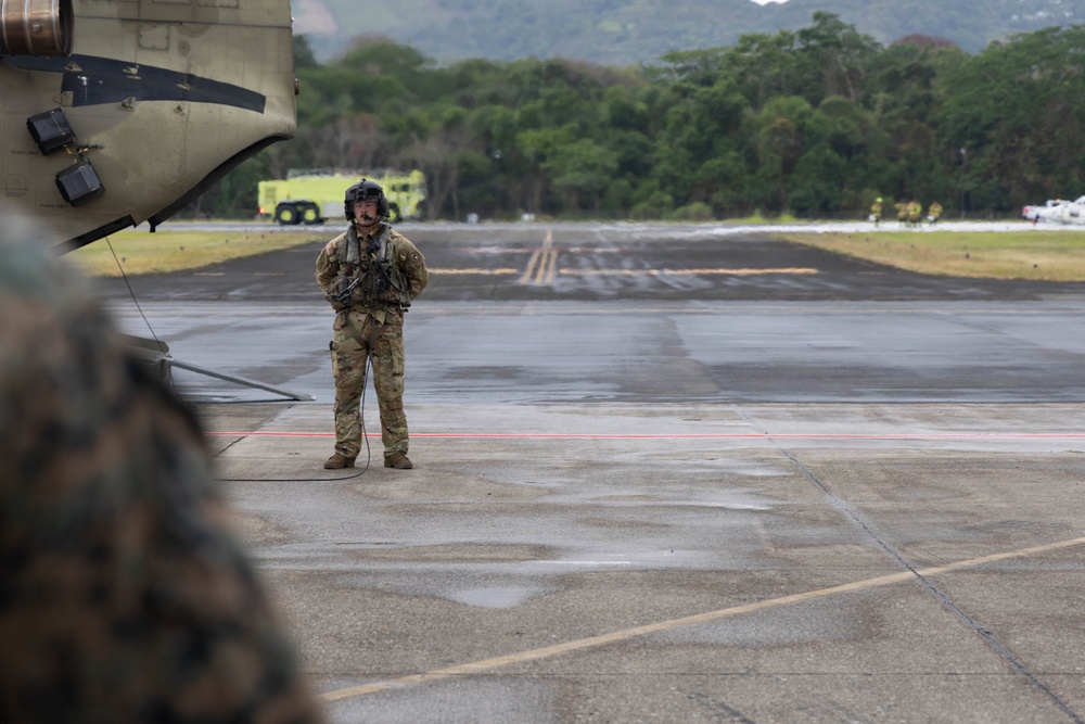 SOUTHCOM Commander meets with Panama government officials