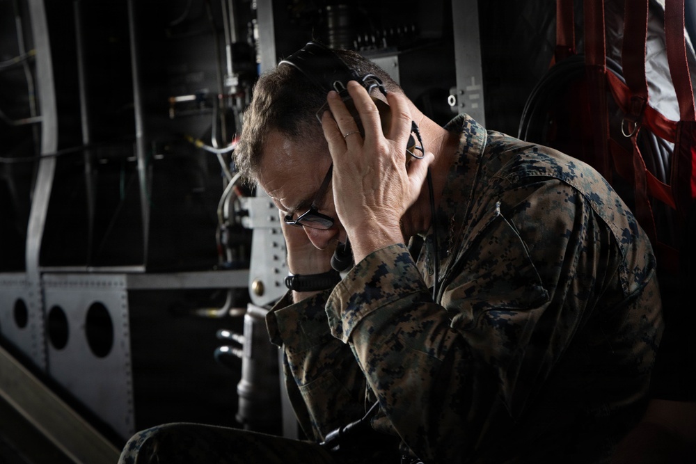 SOUTHCOM Commander meets with Panama government officials