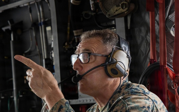 SOUTHCOM Commander meets with Panama government officials