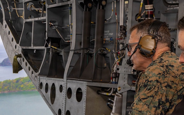 SOUTHCOM Commander meets with Panama government officials