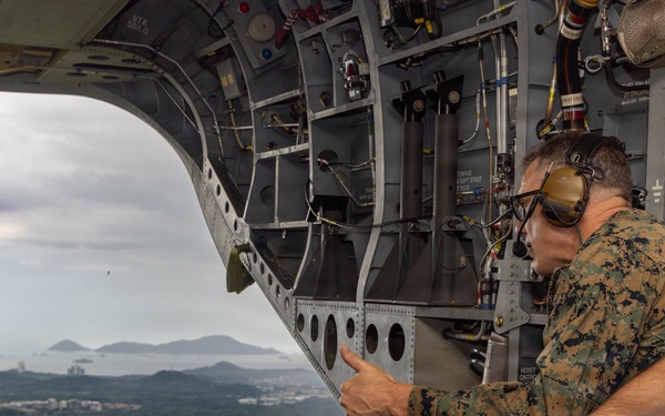 SOUTHCOM Commander meets with Panama government officials