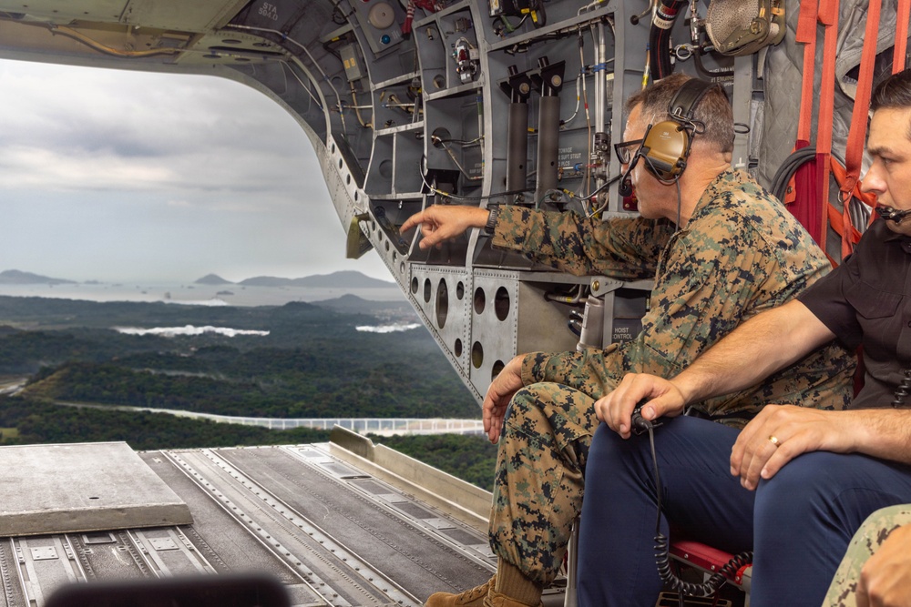 SOUTHCOM Commander meets with Panama government officials