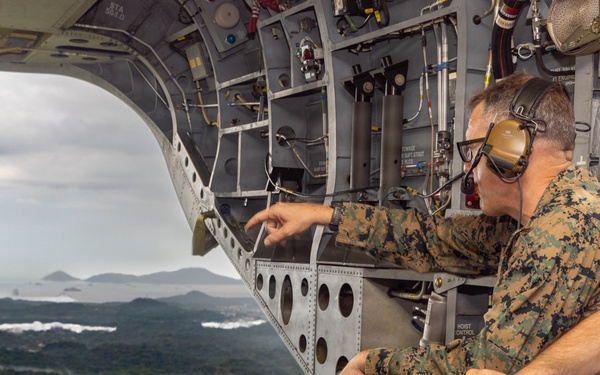 SOUTHCOM Commander meets with Panama government officials