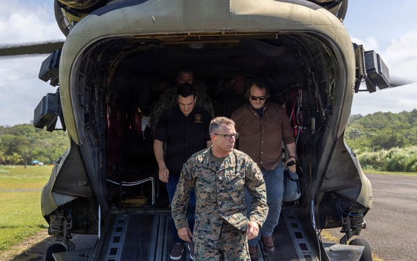 SOUTHCOM Commander meets with Panama government officials