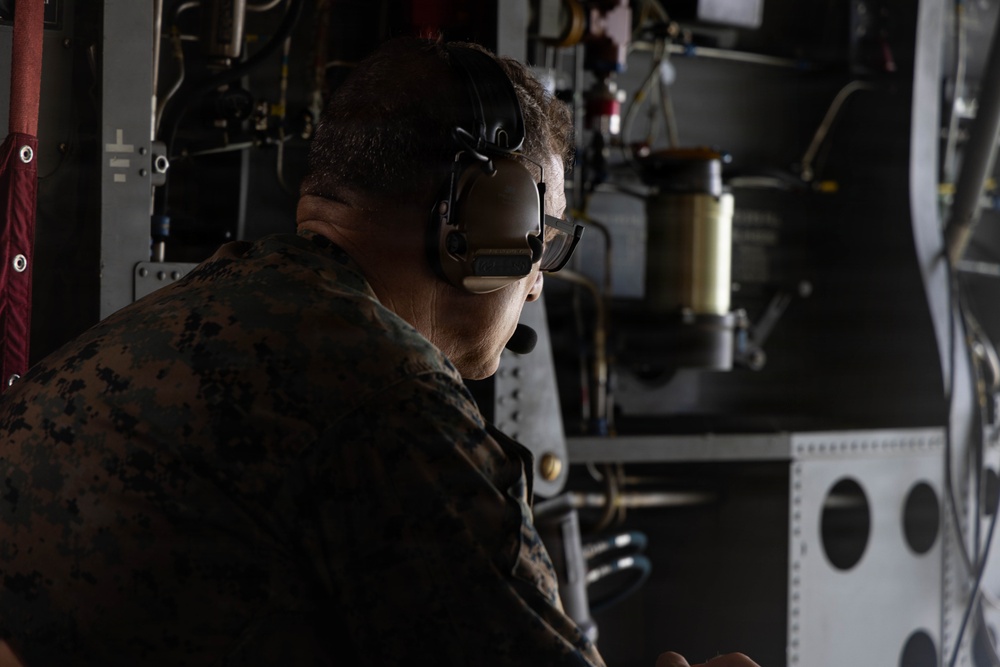 SOUTHCOM Commander meets with Panama government officials