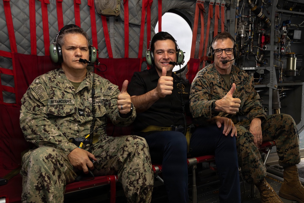 SOUTHCOM Commander meets with Panama government officials