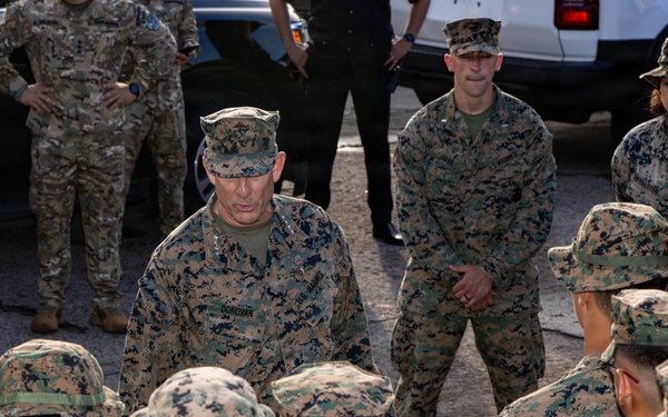 SOUTHCOM Commander meets with Panama government officials