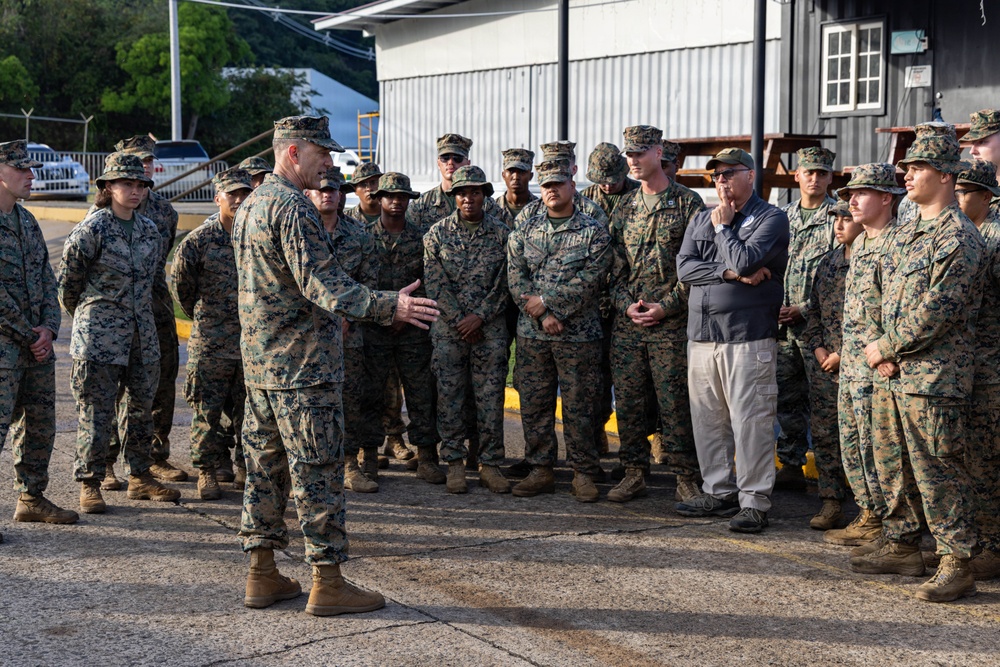SOUTHCOM Commander meets with Panama government officials