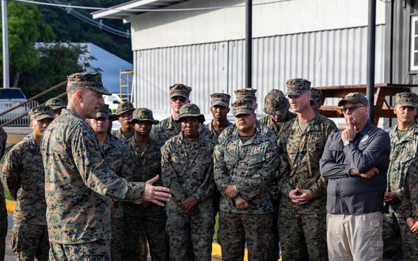 SOUTHCOM Commander meets with Panama government officials