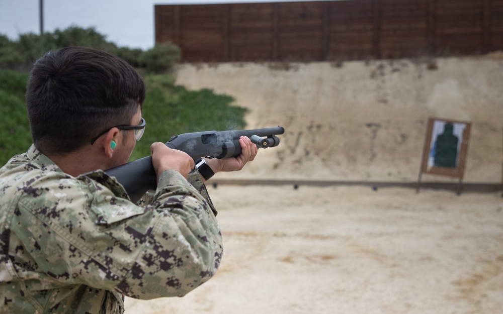 NMCB 4 Seabee Qualifies on Shotgun