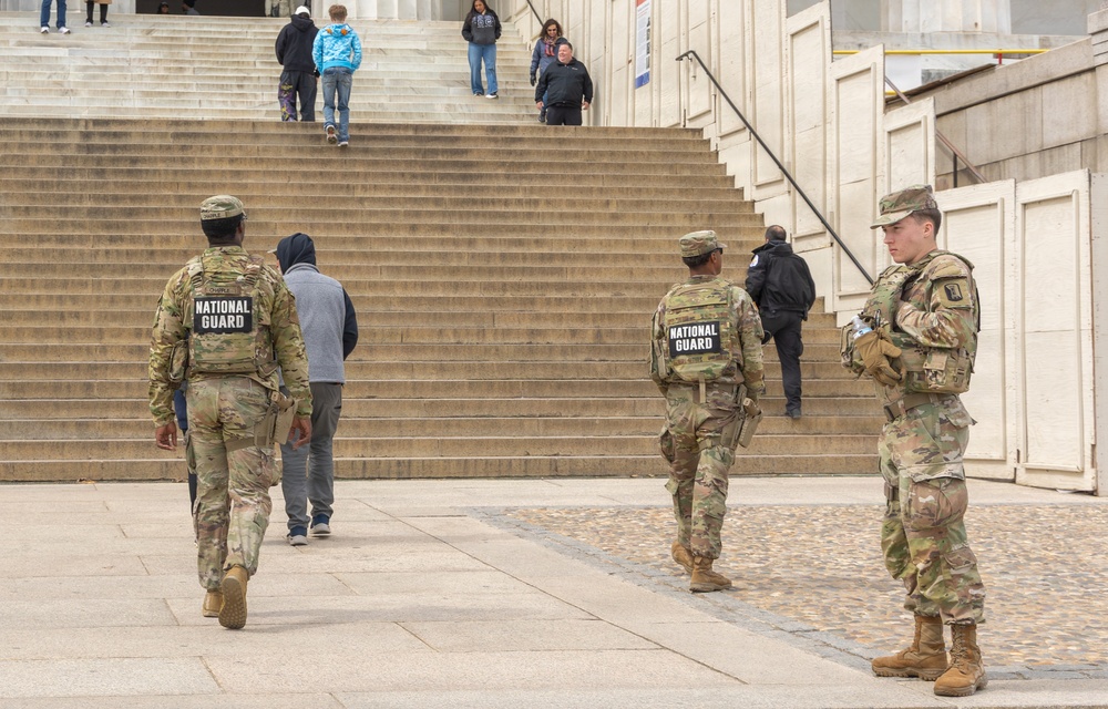 Mississippi National Guard Soldiers patrol at the Lincoln Memorial