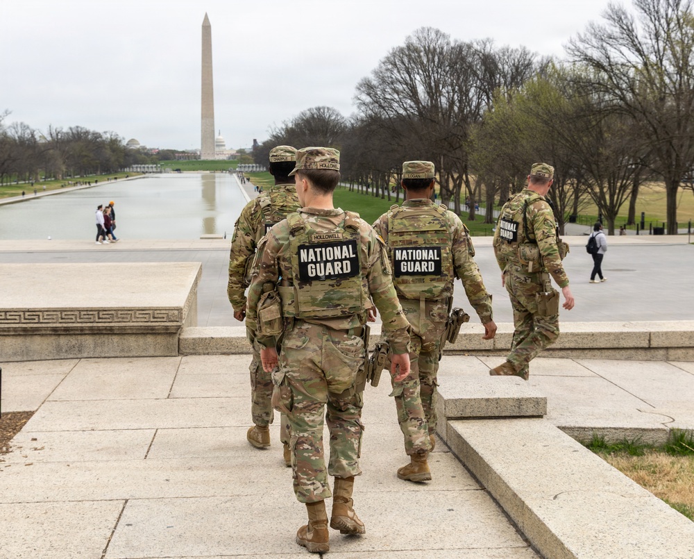 Mississippi National Guard Soldiers patrol at the Lincoln Memorial